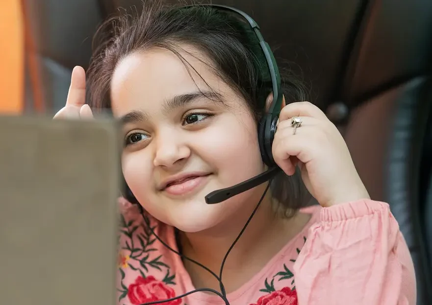 online-school-distance-learning-little-girl